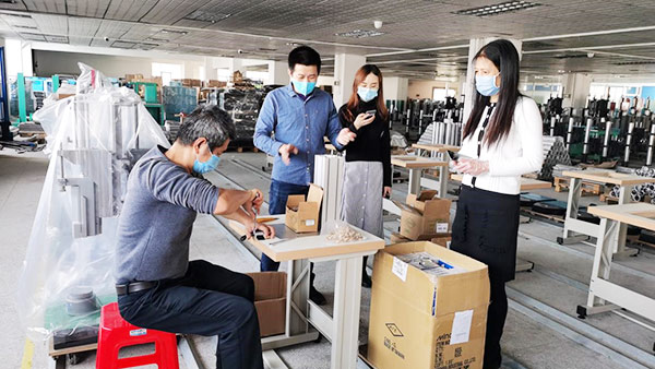 珠海市香洲区局长莅临声峰，关怀指导超声波焊接机模具抗疫复产与电子产品销售