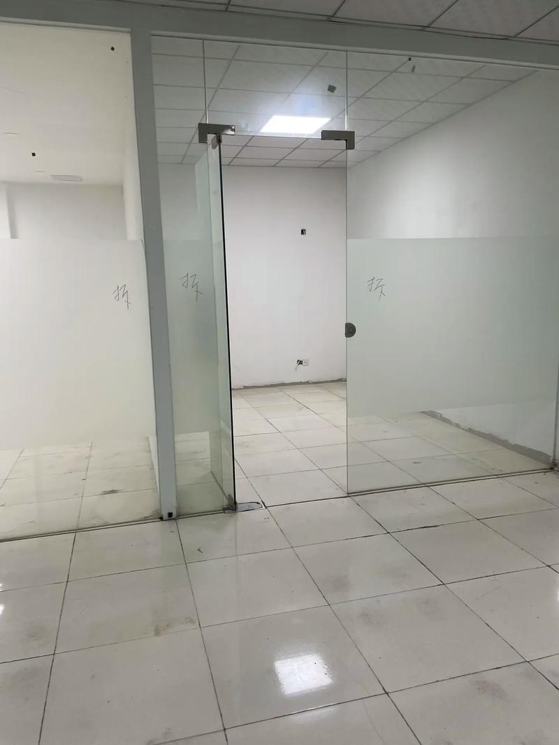 本工厂生产蓝牙音响,电子钟,电子产品现招焊接,普工数名,维修